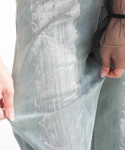 Lo-Fi（ローファイ）の「箔プリントストレートデニム（デニムパンツ・レディース・ブルー・L/M/S）」の13枚目の写真