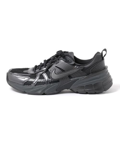NIKE（ナイキ）の「【NIKE(ナイキ)】V2K ラン（スニーカー・メンズ・グレー/ホワイト/ブラック/チャコール・27.5/26.5）」の3枚目の写真