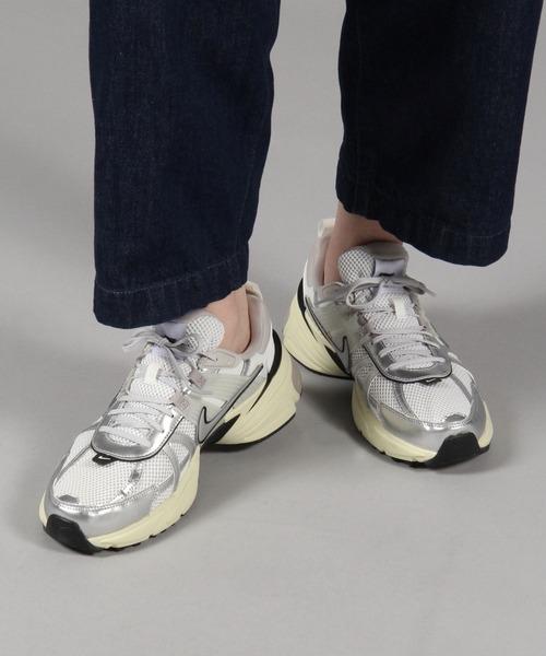 NIKE（ナイキ）の「【NIKE(ナイキ)】V2K ラン（スニーカー・メンズ・グレー/ホワイト/ブラック/チャコール・27.5/26.5）」の19枚目の写真