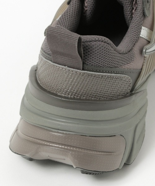 NIKE（ナイキ）の「【NIKE(ナイキ)】V2K ラン（スニーカー・メンズ・グレー/ホワイト/ブラック/チャコール・27.5/26.5）」の7枚目の写真