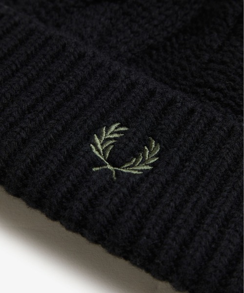 FRED PERRY（フレッドペリー）の「Lambs wool Cable Beanie（ニットキャップ/ビーニー・メンズ・ベージュ/ブラック・ONE SIZE）」の5枚目の写真