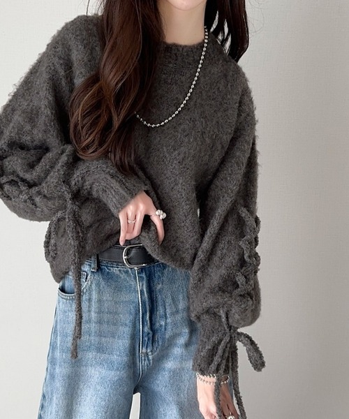 セール】大人の華やかニット。袖レースアップキャンディスリーブニット