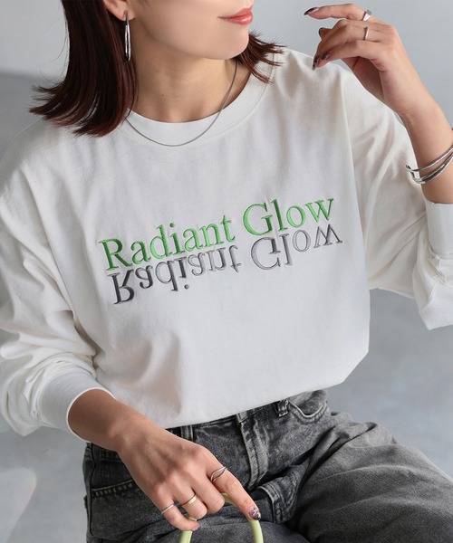 Riberry(リベリー)の「反転ロゴ刺繍ロンT(Tシャツ/カットソー・レディース・グレー系2/グレー系1/ライトグレー系2/ライトグレー系1/ホワイト×ブラック/ホワイト×ピンク/ホワイト系3/ホワイト系1/ホワイト系2/グレー系3/ホワイト×パープル・FREE)」の6枚目の写真