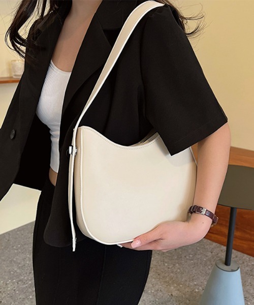 Per sist ence(パーシエンス)の「ワンハンドルハーフムーンショルダーバッグ(ショルダーバッグ・レディース・ホワイト/ブラウン/ダークブラウン/ブラック・FREE)」の2枚目の写真