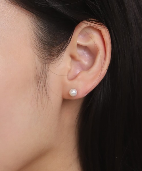 LHME(エルエイチエムイー)の「【WEB限定】“MELLOW”1粒パールピアス/5mm/サージカルステンレス(金属アレルギー対応)【LHME / エルエイチエムイー】(ピアス(両耳用)・レディース・ゴールド・ONE SIZE)」の6枚目の写真