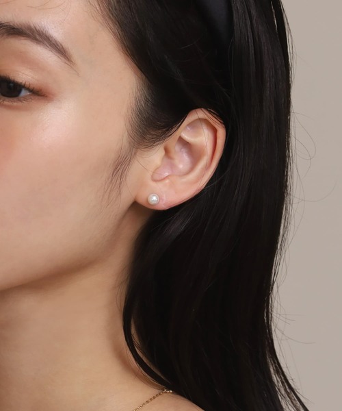 LHME(エルエイチエムイー)の「【WEB限定】“MELLOW”1粒パールピアス/5mm/サージカルステンレス(金属アレルギー対応)【LHME / エルエイチエムイー】(ピアス(両耳用)・レディース・ゴールド・ONE SIZE)」の5枚目の写真