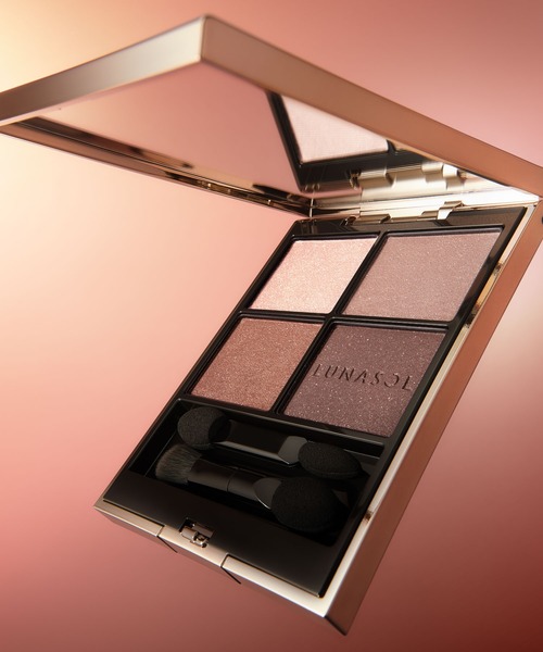 LUNASOL(ルナソル)の「アイカラーレーションN(アイシャドウ・レディース・02 Bitter Romance/03 Urban Classic/01 Nostalgic Time/EX04 Frosted Rose/EX05 Icy Sunlight/EX06 Breath of Air/05 Sunlit Reflet/06 Scented Haze/04 12℃ signs of spring/EX07 Ephemeral Mood/EX09 Unknown Spring/EX08 Alluring Feather/07 Vintage Petal/09 Grape Meadow/08 Autumn Mellow/EX10 Leafy Shade/12 Smoky Quartz/14 Mahogany/16 Morning Glow/11 Savage Rose/10 Deep Rose Quartz/13 Sepia Amber/15 Flawless Clarity/EX11 Roasted Toffee/EX12 Mystic Merge/EX13 Golden Bouquet/17 Neo Depth/18 Harmonized Ray/19 Ash Moon/EX14 Tea Rose/EX15 Spring Concerto・FREE)」の4枚目の写真