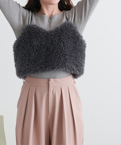 titivate(ティティベイト)の「フェイクシープファービスチェ(キャミソール・レディース・アイボリー/チャコール・M)」の2枚目の写真