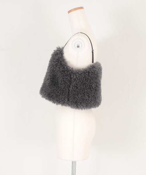 titivate(ティティベイト)の「フェイクシープファービスチェ(キャミソール・レディース・アイボリー/チャコール・M)」の13枚目の写真