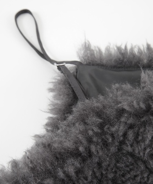 titivate(ティティベイト)の「フェイクシープファービスチェ(キャミソール・レディース・アイボリー/チャコール・M)」の16枚目の写真