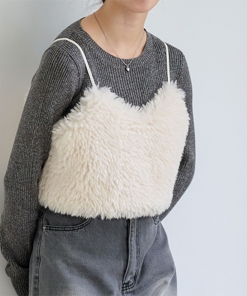 titivate(ティティベイト)の「フェイクシープファービスチェ(キャミソール・レディース・アイボリー/チャコール・M)」の3枚目の写真