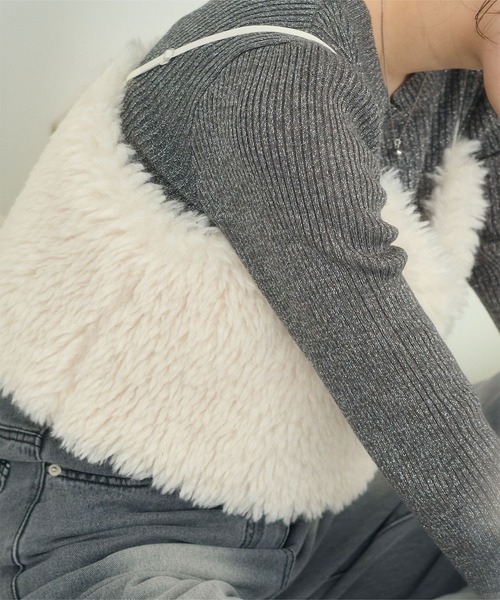 titivate(ティティベイト)の「フェイクシープファービスチェ(キャミソール・レディース・アイボリー/チャコール・M)」の4枚目の写真