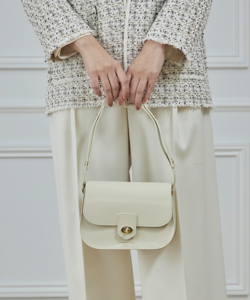 CHRISTIAN VILLA（クリスチャンヴィラ）の「フラップレザーショルダーバッグ《CHRISTIAN VILLA》（ハンドバッグ・レディース・ベージュ/ブラック・フリー）」の12枚目の写真