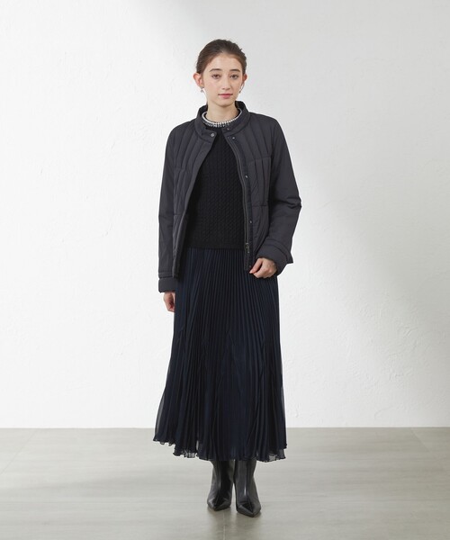 amaca（アマカ）の「ロイカストレッチショートダウンコート（ダウンジャケット/コート・レディース・ベージュ/ダークネイビー・40/38）」の3枚目の写真