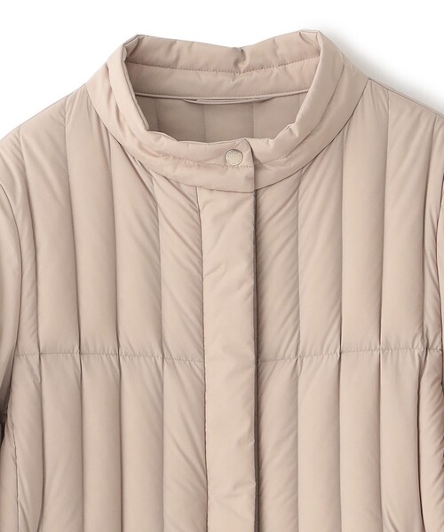 amaca（アマカ）の「ロイカストレッチショートダウンコート（ダウンジャケット/コート・レディース・ベージュ/ダークネイビー・40/38）」の6枚目の写真
