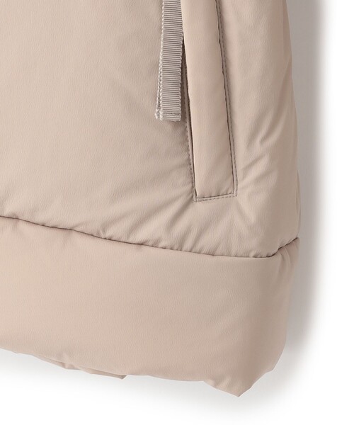 amaca（アマカ）の「ロイカストレッチショートダウンコート（ダウンジャケット/コート・レディース・ベージュ/ダークネイビー・40/38）」の9枚目の写真