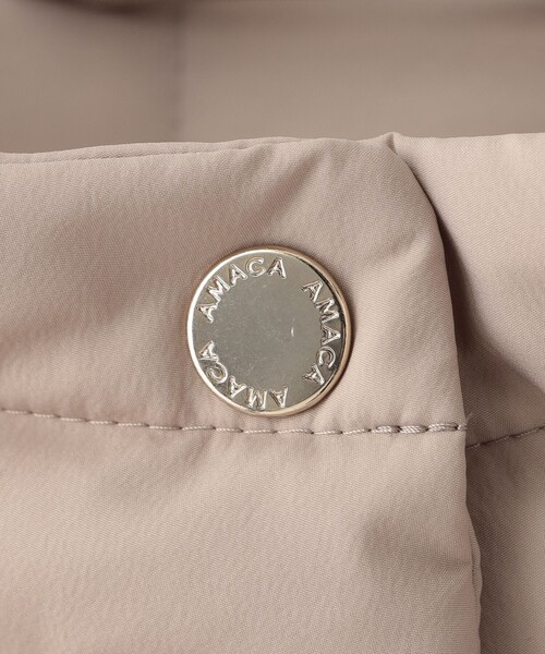 amaca（アマカ）の「ロイカストレッチショートダウンコート（ダウンジャケット/コート・レディース・ベージュ/ダークネイビー・40/38）」の11枚目の写真