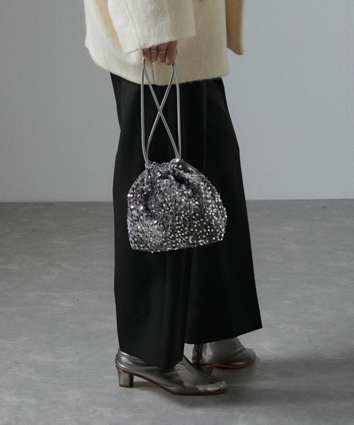 SALON adam et rope'（サロン アダム エ ロペ）の「スパンコールベロアバッグ（ハンドバッグ・レディース・ブラック/グレー・FREE）」の4枚目の写真