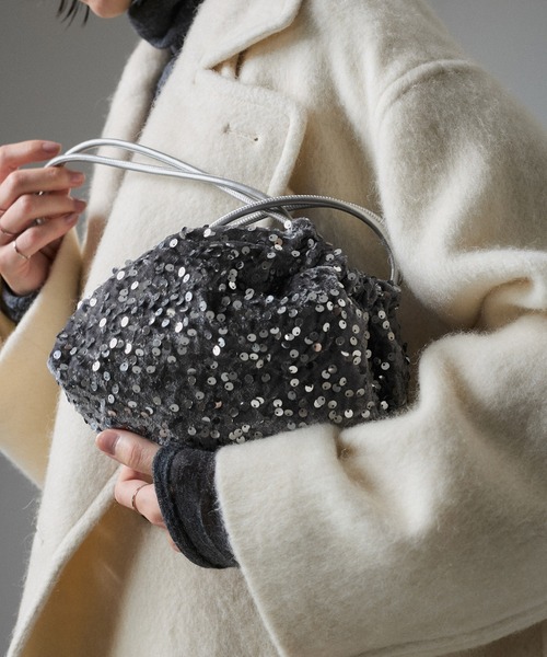 SALON adam et rope'（サロン アダム エ ロペ）の「スパンコールベロアバッグ（ハンドバッグ・レディース・ブラック/グレー・FREE）」の5枚目の写真
