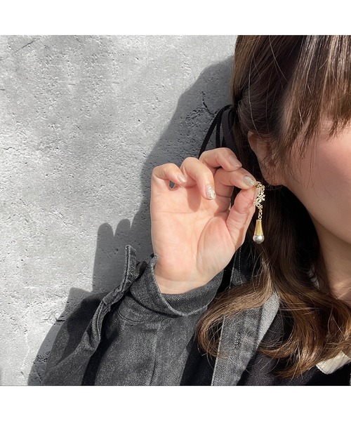 tone(トーン)の「【musk】ゴールドパーツ×ロングビーズのピアス(MA)(ピアス(両耳用)・レディース・ゴールド・FREE)」の2枚目の写真