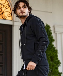 1PIU1UGUALE3  RELAX  | 1PIU1UGUALE3 RELAX(ウノピゥウノウグァーレトレ リラックス)ブランドロゴ ラインストーンスリーブ ジップフーディー ジップパーカー(パーカー)