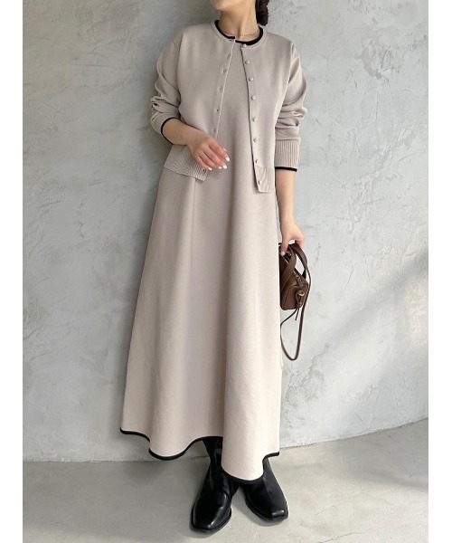 Mila Owen（ミラオーウェン）の「フレアフォルムニットワンピース【ウォッシャブル】（ワンピース・レディース・ブラック/ベージュ/ネイビー・0/1）」の3枚目の写真