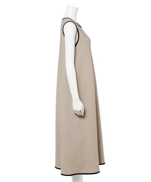 Mila Owen（ミラオーウェン）の「フレアフォルムニットワンピース【ウォッシャブル】（ワンピース・レディース・ブラック/ベージュ/ネイビー・0/1）」の8枚目の写真