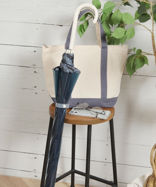 studio CLIP(スタディオクリップ)の「クリアパイピングビニール傘(長傘・レディース・グレー/ホワイト/ネイビー/ダークブルー/オフホワイト/ベージュ/スカイブルー・FREE)」の6枚目の写真