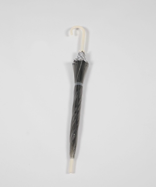 studio CLIP(スタディオクリップ)の「クリアパイピングビニール傘(長傘・レディース・グレー/ホワイト/ネイビー/ダークブルー/オフホワイト/ベージュ/スカイブルー・FREE)」の17枚目の写真