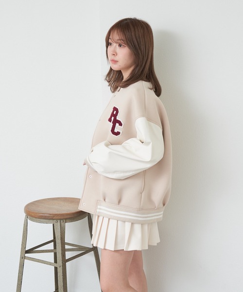 RAY CASSIN（レイカズン）の「サガラワッペンルーズスタジャン（スタジャン・レディース・ベージュ/ネイビー/グレー・FREE）」の5枚目の写真