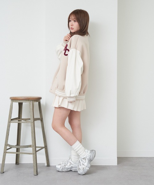 RAY CASSIN（レイカズン）の「サガラワッペンルーズスタジャン（スタジャン・レディース・ベージュ/ネイビー/グレー・FREE）」の8枚目の写真