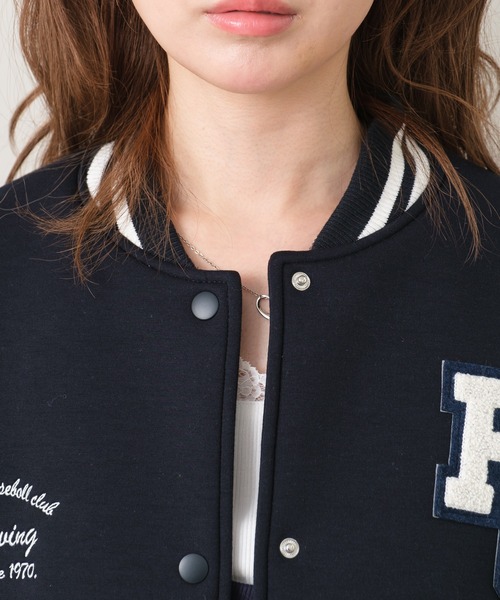 RAY CASSIN（レイカズン）の「サガラワッペンルーズスタジャン（スタジャン・レディース・ベージュ/ネイビー/グレー・FREE）」の19枚目の写真