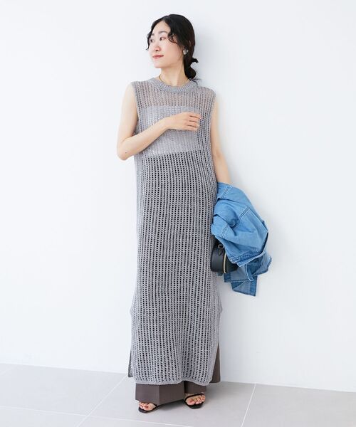 le.coeur blanc(ルクールブラン)の「ハシゴ調透かし柄ホールガーメントワンピース(ワンピース・レディース・グレー/オフホワイト・38)」の4枚目の写真