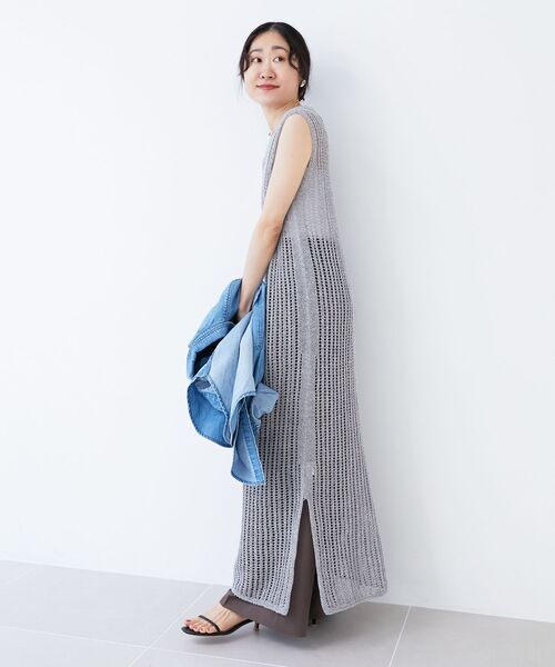 le.coeur blanc(ルクールブラン)の「ハシゴ調透かし柄ホールガーメントワンピース(ワンピース・レディース・グレー/オフホワイト・38)」の8枚目の写真