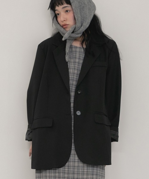 HEILIS(ヘイリス)の「オーバーサイズベーシックテーラードジャケット / レディース ビッグサイズ シングル ジャケット 羽織り アウター 春服 秋服 冬服 オフィスカジュアル ブラック ベージュ シンプル 無地 韓国(テーラードジャケット・レディース・ブラック/ベージュ・FREE)」の10枚目の写真