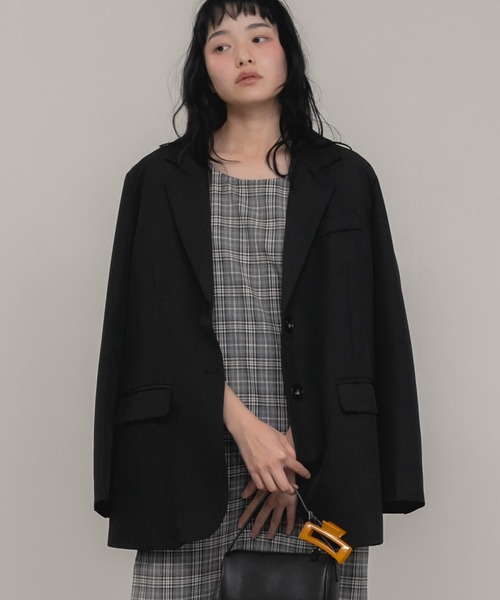 HEILIS(ヘイリス)の「オーバーサイズベーシックテーラードジャケット / レディース ビッグサイズ シングル ジャケット 羽織り アウター 春服 秋服 冬服 オフィスカジュアル ブラック ベージュ シンプル 無地 韓国(テーラードジャケット・レディース・ブラック/ベージュ・FREE)」の11枚目の写真