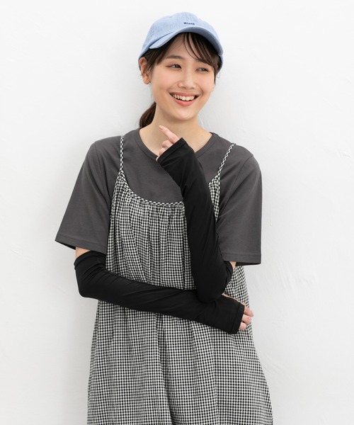 Honeys（ハニーズ）の「【ハニさら・接触冷感・吸水冷感・抗菌防臭・ＵＶカット】アームカバー／４０ｃｍ（アームカバー・レディース・ブラック/ライトグレー・FREE）」の4枚目の写真