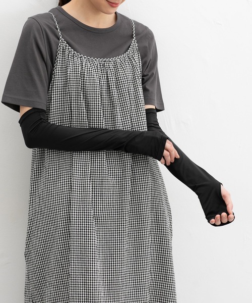 Honeys（ハニーズ）の「【ハニさら・接触冷感・吸水冷感・抗菌防臭・ＵＶカット】アームカバー／４０ｃｍ（アームカバー・レディース・ブラック/ライトグレー・FREE）」の5枚目の写真