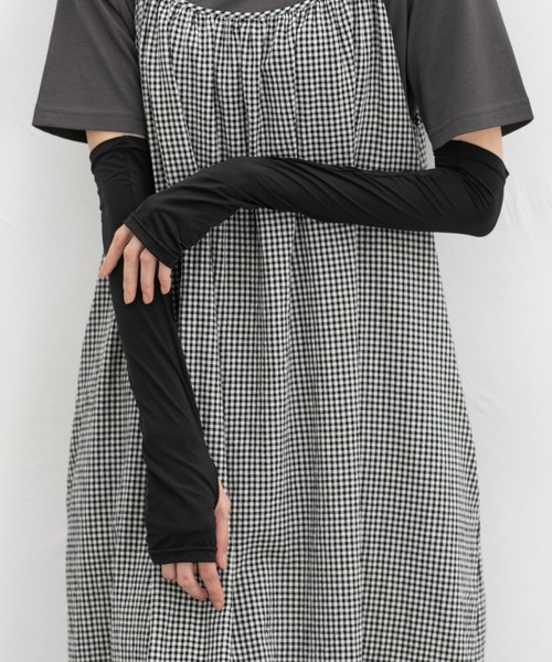 Honeys（ハニーズ）の「【ハニさら・接触冷感・吸水冷感・抗菌防臭・ＵＶカット】アームカバー／４０ｃｍ（アームカバー・レディース・ブラック/ライトグレー・FREE）」の6枚目の写真