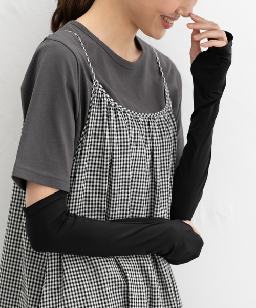 Honeys（ハニーズ）の「【ハニさら・接触冷感・吸水冷感・抗菌防臭・ＵＶカット】アームカバー／４０ｃｍ（アームカバー・レディース・ブラック/ライトグレー・FREE）」の7枚目の写真