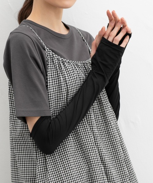 Honeys（ハニーズ）の「【ハニさら・接触冷感・吸水冷感・抗菌防臭・ＵＶカット】アームカバー／４０ｃｍ（アームカバー・レディース・ブラック/ライトグレー・FREE）」の8枚目の写真