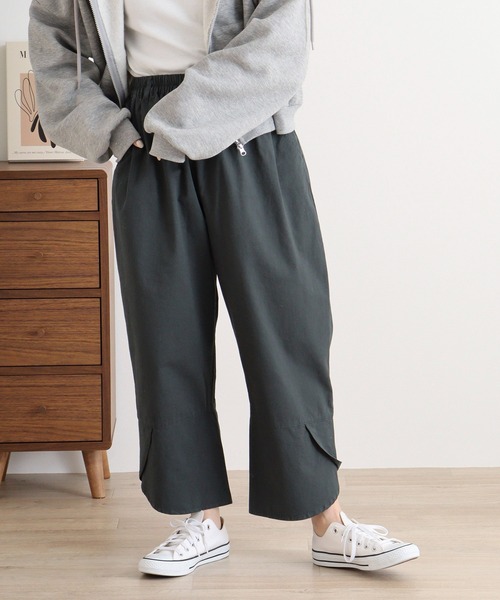 Emago(イマゴ)の「EMAGO ポケット花刺繍スリットパンツ(その他パンツ・レディース・グレー/グリーン/ネイビー・FREE)」の4枚目の写真