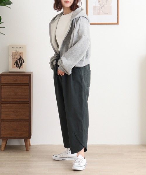 Emago(イマゴ)の「EMAGO ポケット花刺繍スリットパンツ(その他パンツ・レディース・グレー/グリーン/ネイビー・FREE)」の6枚目の写真