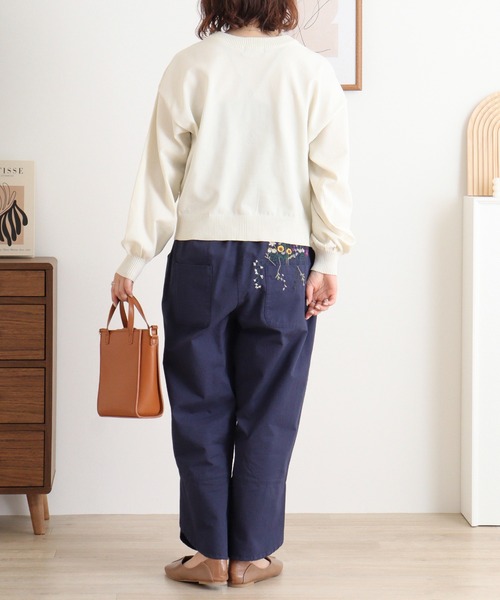 Emago(イマゴ)の「EMAGO ポケット花刺繍スリットパンツ(その他パンツ・レディース・グレー/グリーン/ネイビー・FREE)」の13枚目の写真