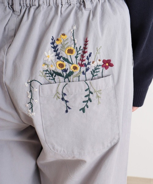 Emago(イマゴ)の「EMAGO ポケット花刺繍スリットパンツ(その他パンツ・レディース・グレー/グリーン/ネイビー・FREE)」の20枚目の写真