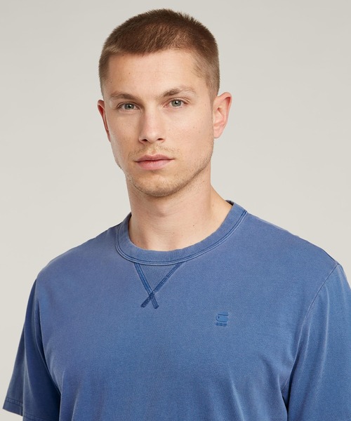 G-STAR(ジースター)の「NIFOUS T-SHIRT/ベーシックデザインガーメントダイワンポイントロゴTシャツ(Tシャツ/カットソー・メンズ・ブルー系その他・LARGE/MEDIUM/X-LARGE/SMALL/X-SMALL)」の4枚目の写真