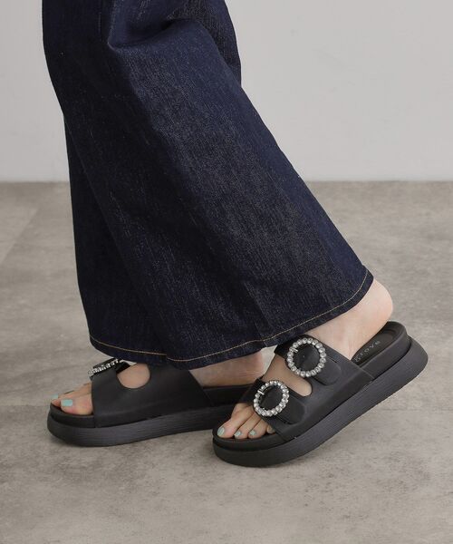 grove（グローブ）の「【キラキラビジューがポイント】厚底ダブルビジューバックルサンダル（サンダル・レディース・アイボリー/ブラック・S/M/L）」の9枚目の写真