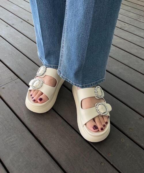 grove（グローブ）の「【キラキラビジューがポイント】厚底ダブルビジューバックルサンダル（サンダル・レディース・アイボリー/ブラック・S/M/L）」の12枚目の写真