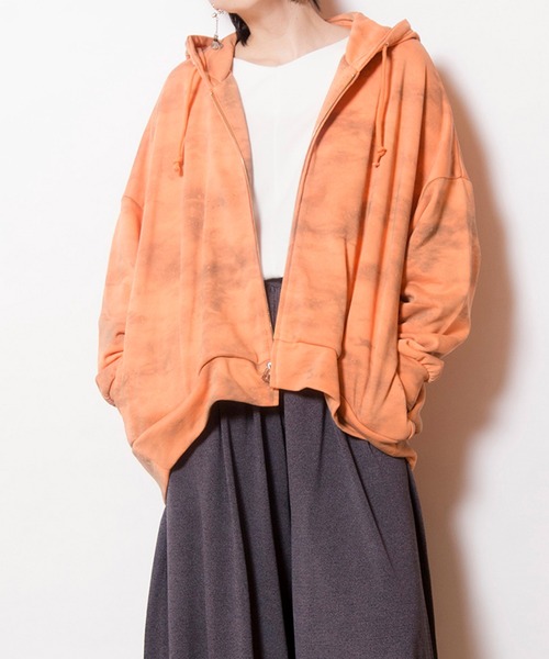 OSMOSIS(オズモーシス)の「裏毛バックツイストフードパーカ(パーカー・レディース・ホワイト/オレンジ/ブラック・ONE SIZE)」の3枚目の写真