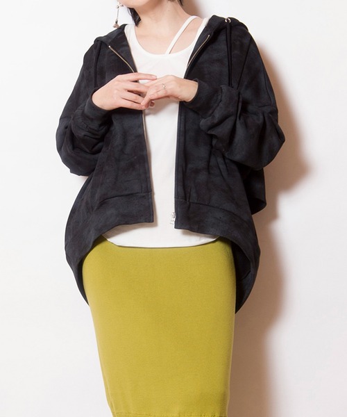 OSMOSIS(オズモーシス)の「裏毛バックツイストフードパーカ(パーカー・レディース・ホワイト/オレンジ/ブラック・ONE SIZE)」の2枚目の写真